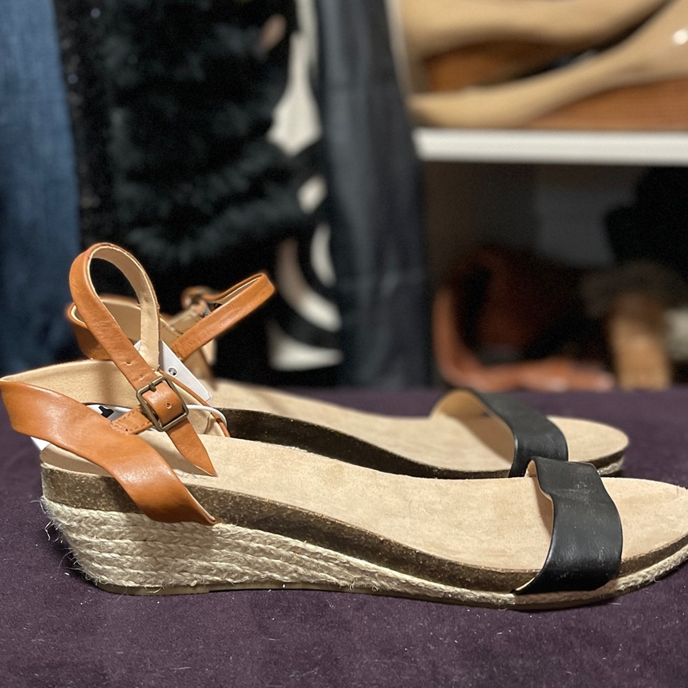 NWT MERONA WEDGE SANDALS